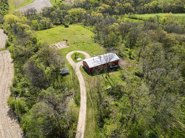 2842 285th Ave, Hopkinton, IA 52237