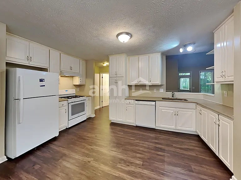4960 Hopeland Dr — Photo 3