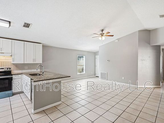 3rd image of 5235 Florida Holly Dr