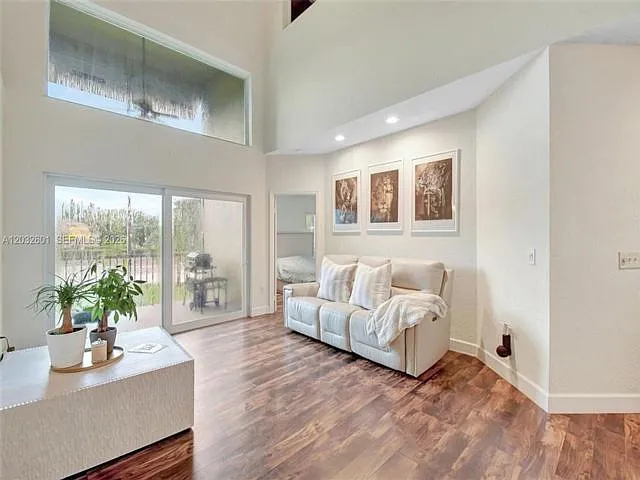 16339 Malibu Dr — Photo 8