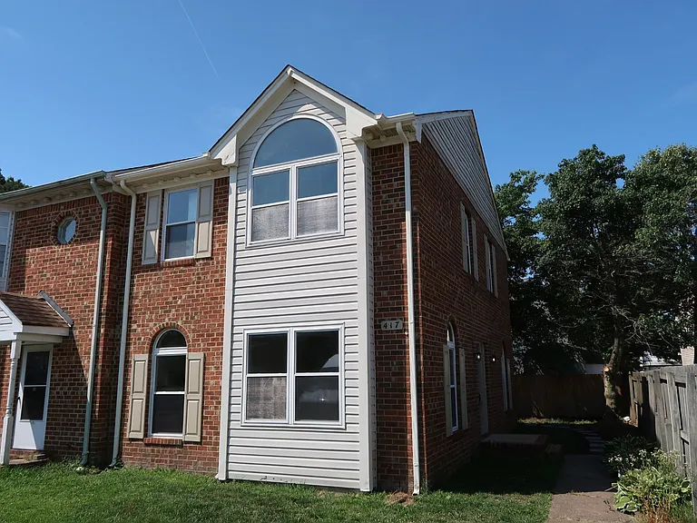 417 Greenview Dr — Photo 1