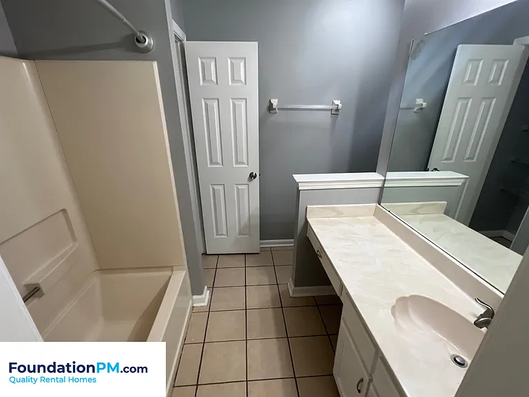 1530 Estacada Way — Photo 13