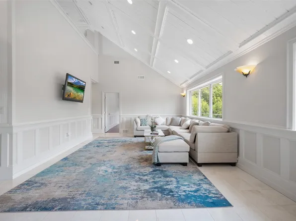 110 Soundview Rd, Orient, NY 11957