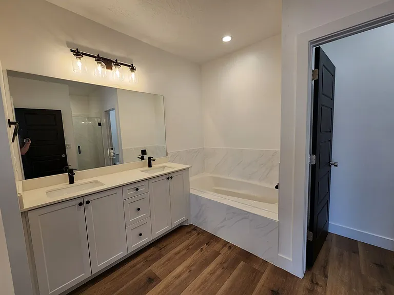 828 E Desert Cactus Dr — Photo 3