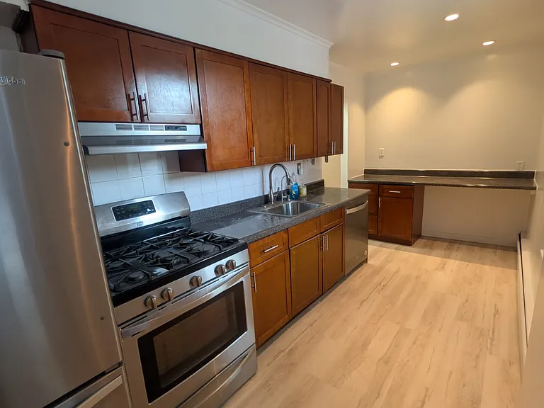 1395 Kearney Ave #B — Photo 9