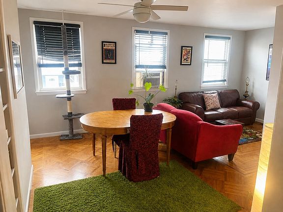 3rd image of 208 John St Floor 2