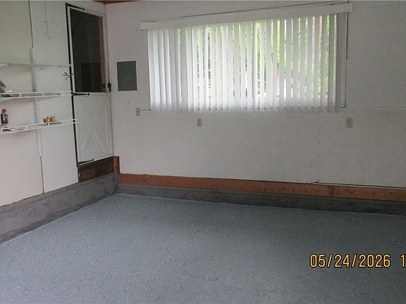 5th image of 15381 Howe Rd