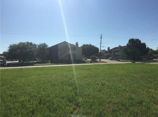 3605 Mohawk Dr, Bryan, TX 77802