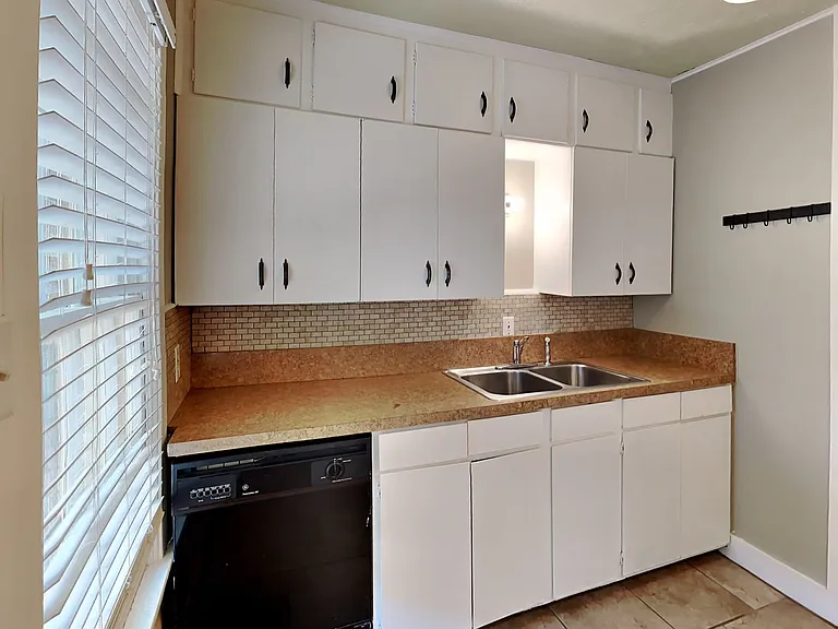 3551 W 4th St #1 — Photo 7