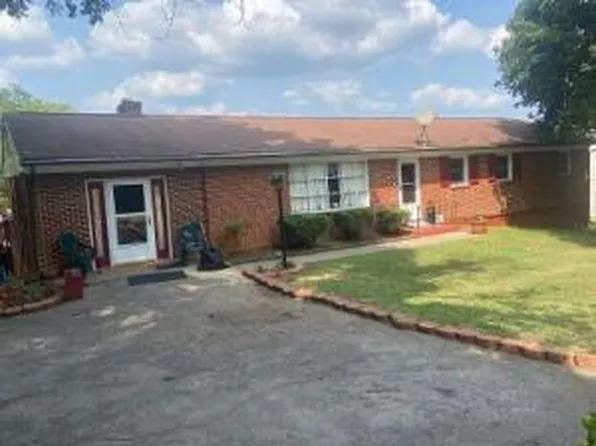 812 Elam Dr, Salem, VA 24153