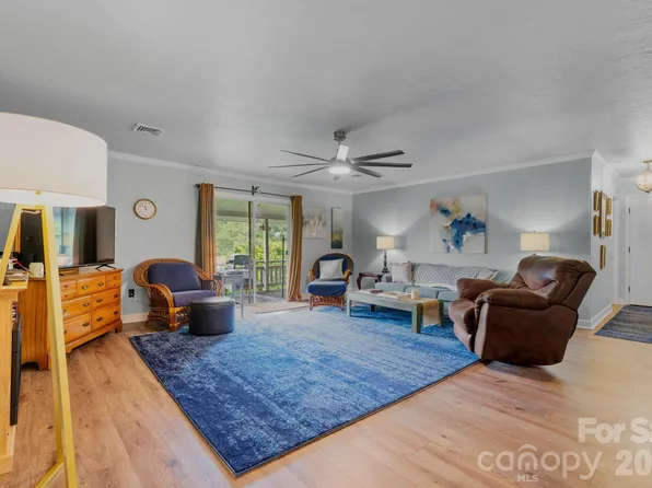 263 Fairway Ln APT D, Spruce Pine, NC 28777