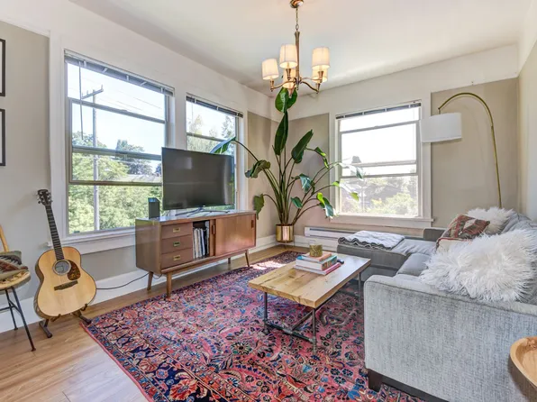 Hawthorne, 349 16th Ave E APT 202, Seattle, WA 98112