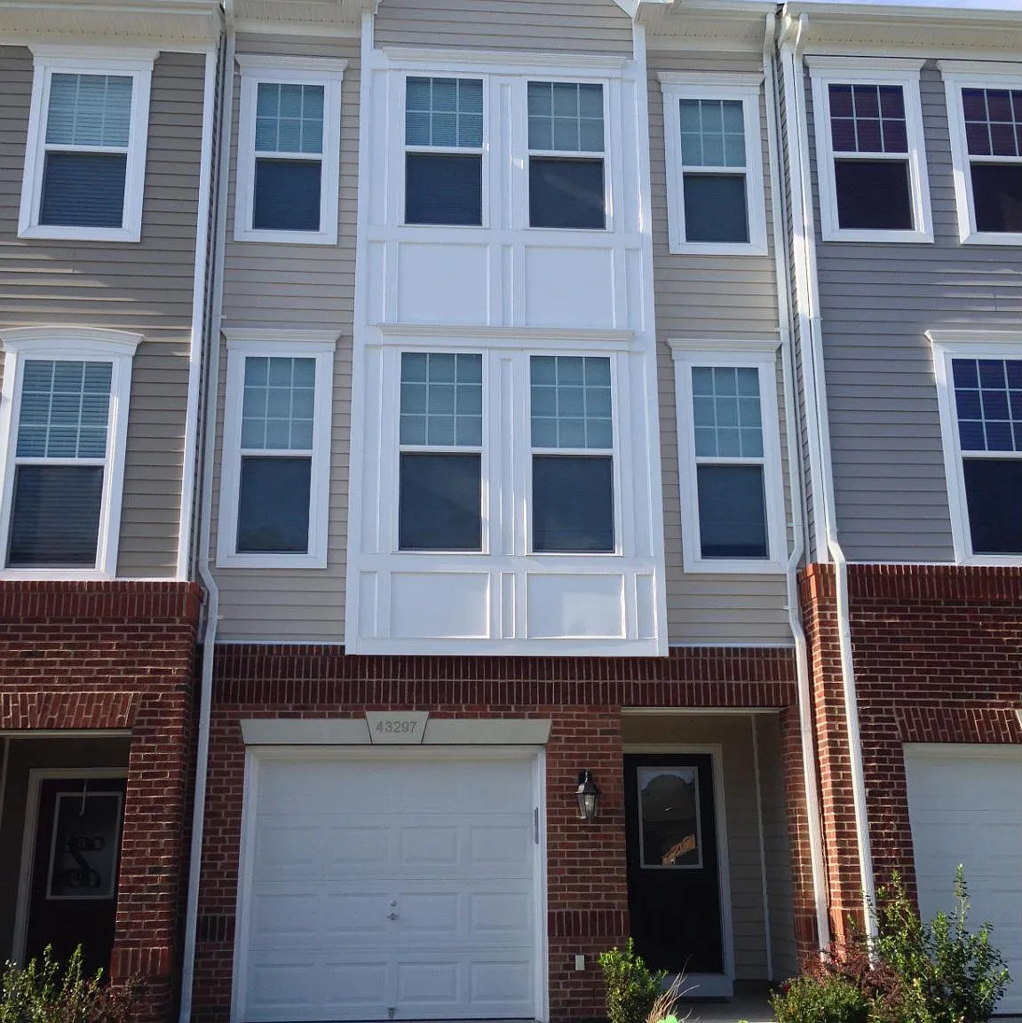 3 bed, 3.5 bath, 1833 sqft, $2,900 — Photo 1