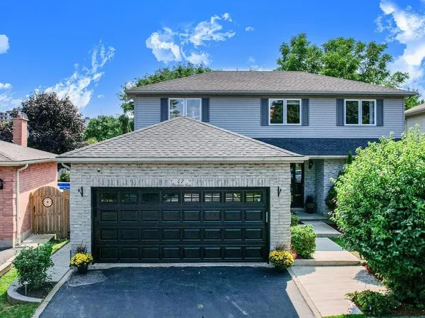 47 Blackfriar Ln, Brantford, ON N3R 7M2