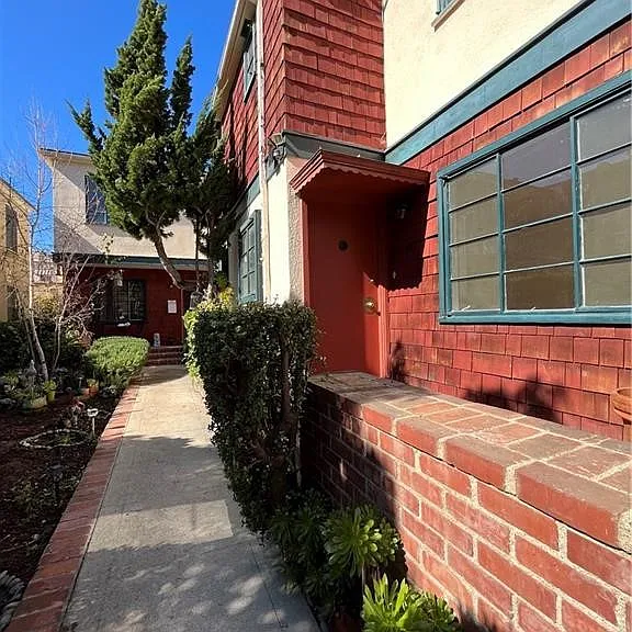 441 S Doheny Dr — Photo 15