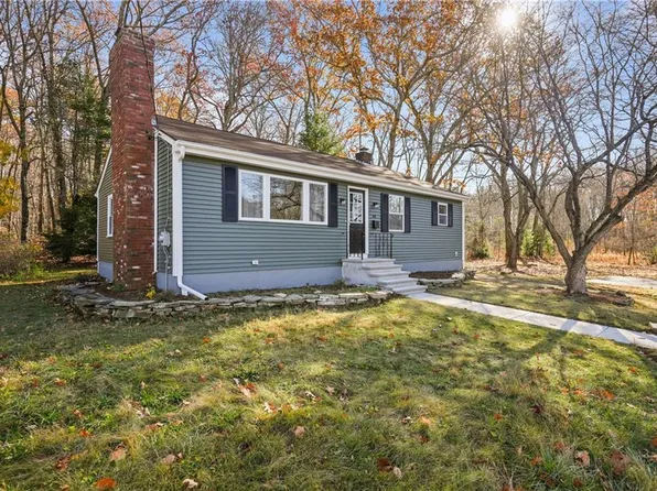 40 Woodlawn Rd, North Smithfield, RI 02896