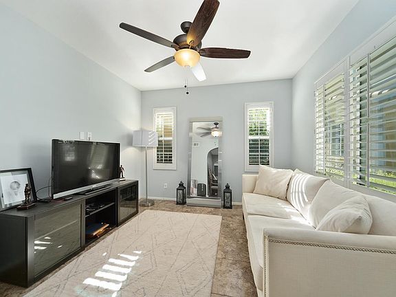 2nd image of 37421 Paseo Violeta