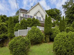376 Bear Ridge Rd, Pleasantville, NY 10570