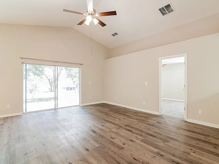 2055 Newtown Rd — Photo 3