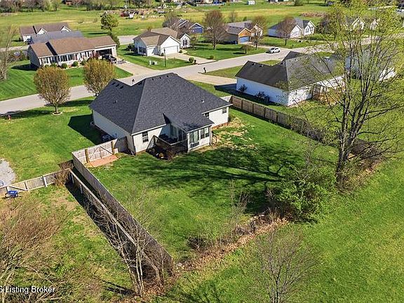 2nd image of 440 Bellaire Dr
