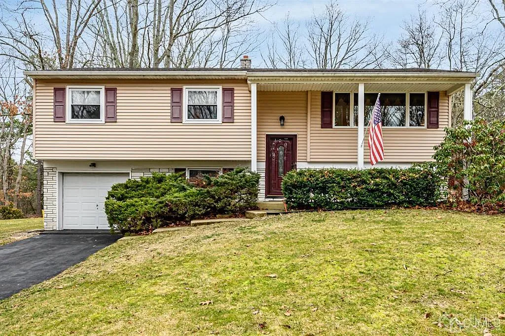 61 Magnolia Dr photo 1