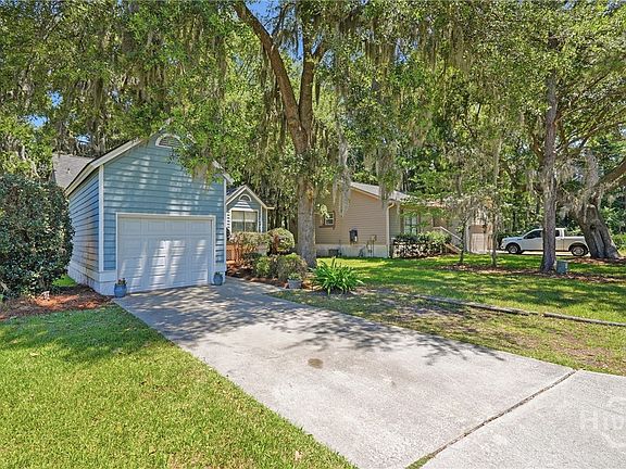 2nd image of 4 E Deerwood Road