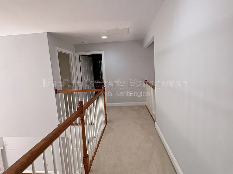 10802 Cedar Creek Dr — Photo 21