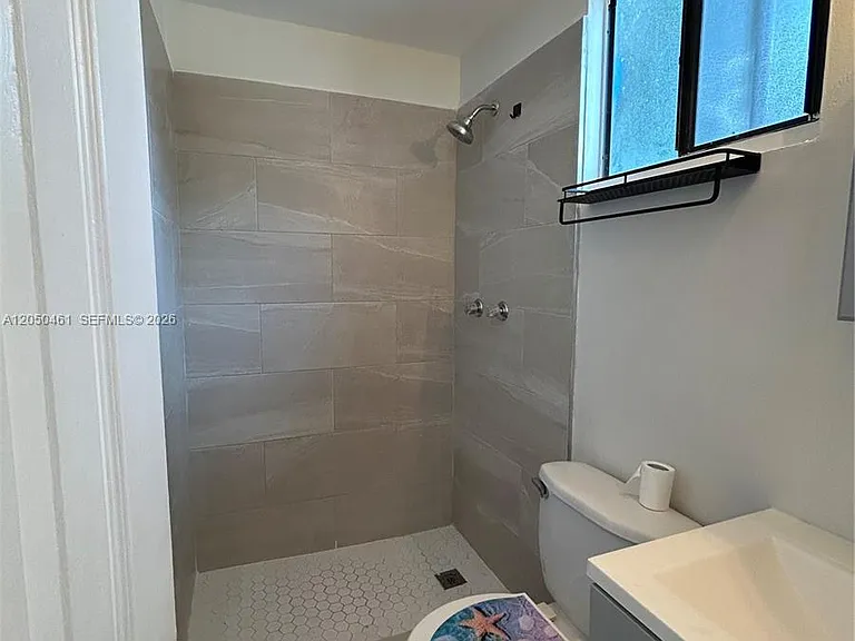 2516 Cleveland St #B — Photo 8