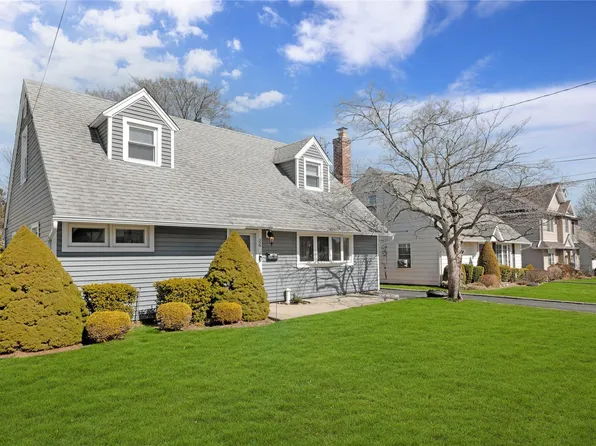 26 Steuben Avenue, Bethpage, NY 11714