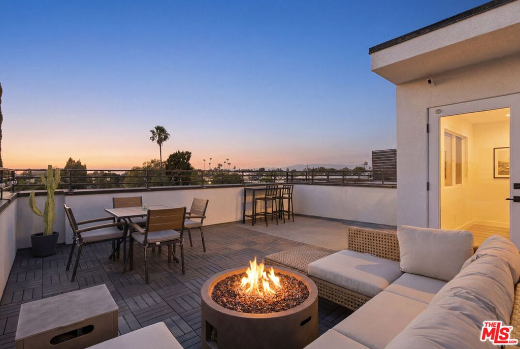 6716 N Royce Ln, Van Nuys, CA 91411 | MLS #26855207 | Zillow