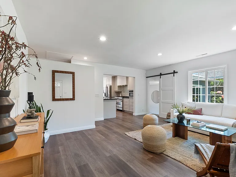 17453 Burbank Blvd — Photo 20