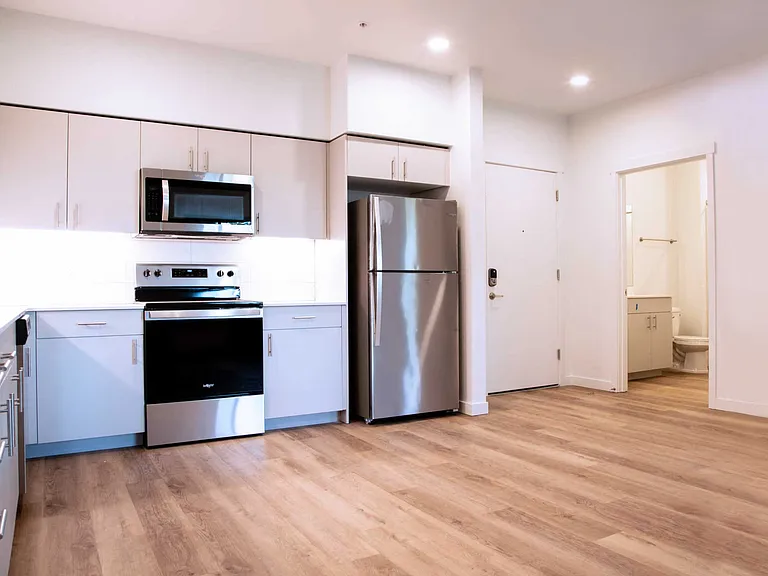 Ellis Apartments — Photo 7