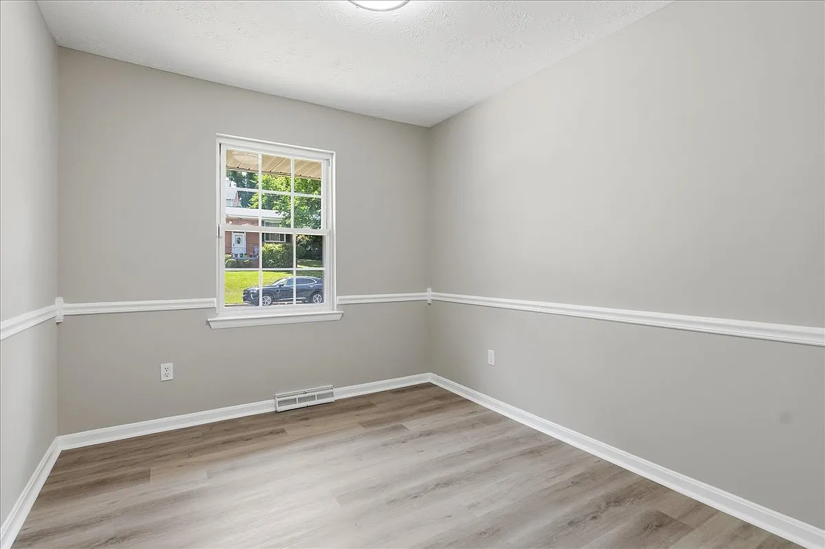 4 bed, 2000 sqft, $3,000 — Photo 1
