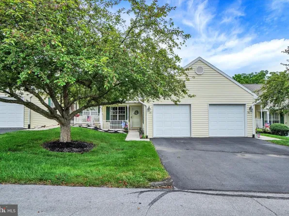 15 Hagarman Dr #15, York, PA 17408