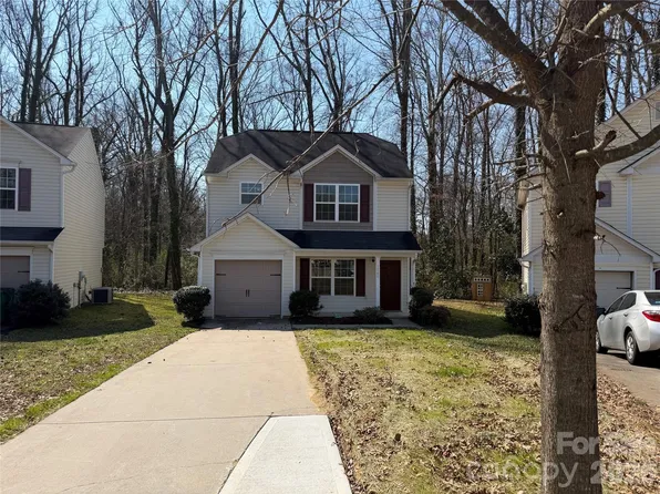 1240 Pinehaven Ct, Charlotte, NC 28215