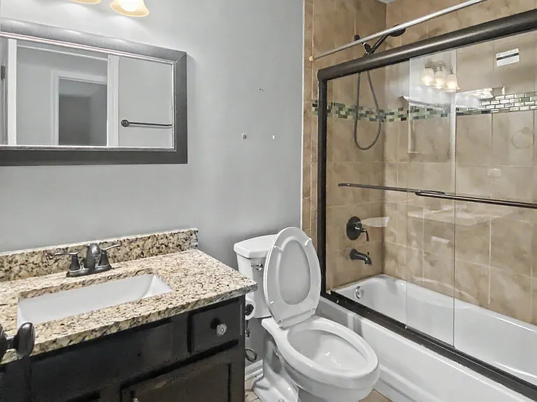 1213 Pennsbury Ln — Photo 17