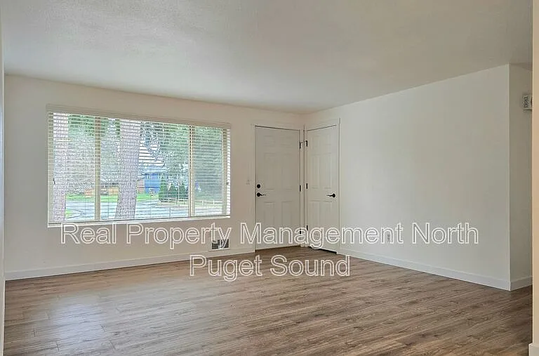 4521 122nd Pl NE — Photo 2