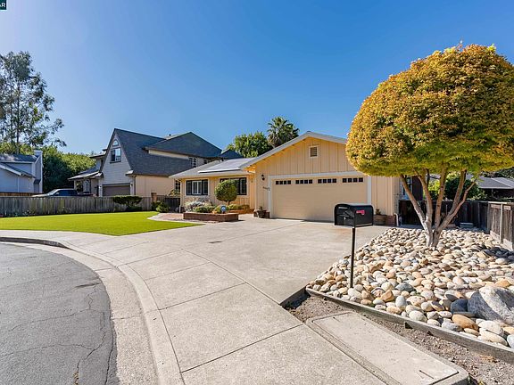 2nd image of 4003 Garden Rd