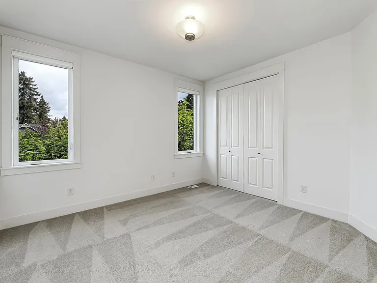 9818 NE 24th St — Photo 26