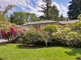 1233 Tattersall Dr, Saanich, BC V8P 1Y8