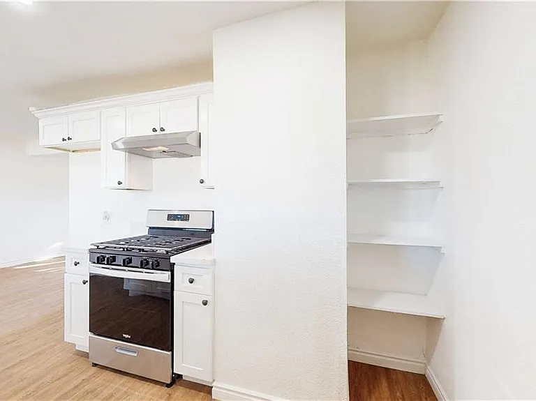 1417 Mesa Dr — Photo 3
