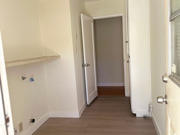 2nd image of 470 W 35th St