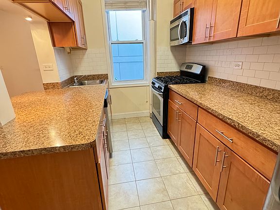 2nd image of 200 W 93rd St APT 5H