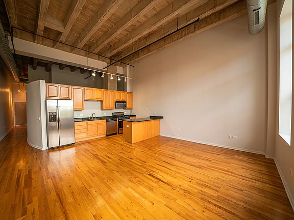4th image of 1645 W Ogden Ave Unit 428