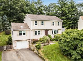 26 Vale Cir, Springfield, MA 01118
