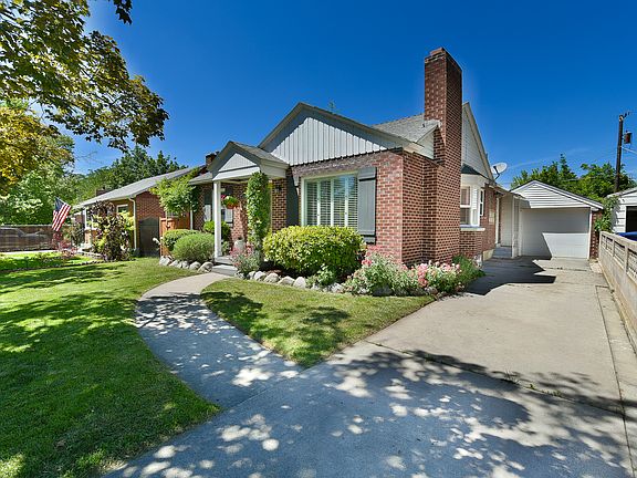 3rd image of 1161 E Lorraine Dr