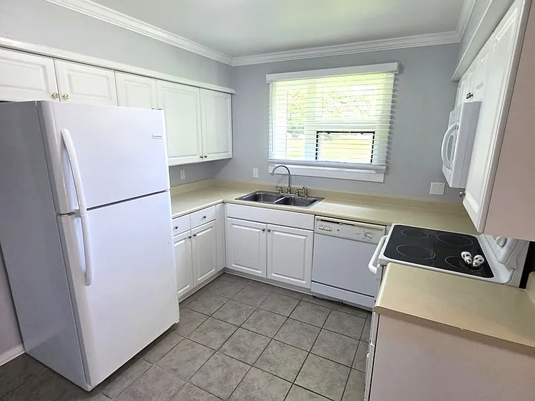 548 Pelican Ave — Photo 7