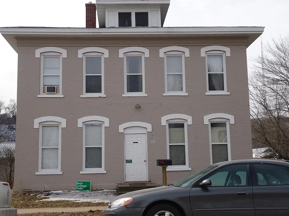 117 E 10th St #4