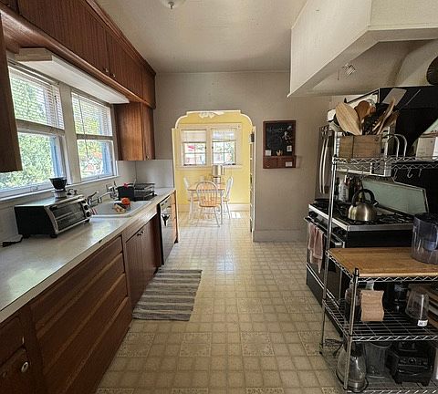 5th image of 1366 Lincoln St