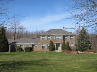8422 Timber Trl, Chagrin Falls, OH 44023